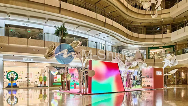 P3不規(guī)則LED顯示屏，迪奧專賣店，中國