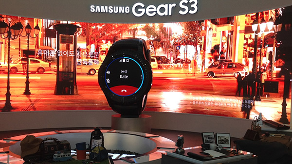 室內(nèi)LED手表圓屏助力韓國samsung gear S3發(fā)布會(huì)